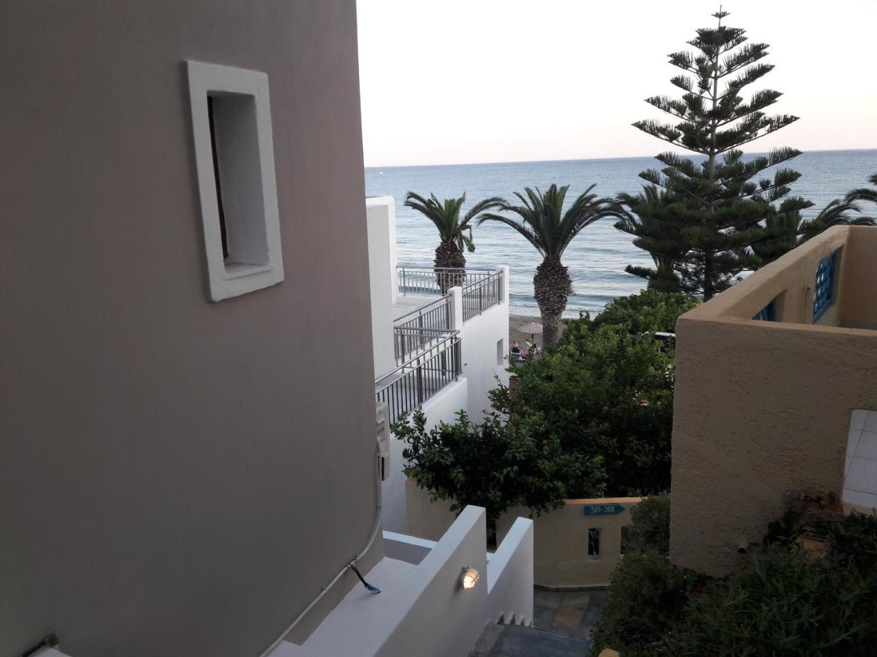 Blue Ocean Apartments Makrýgialos Eksteriør billede