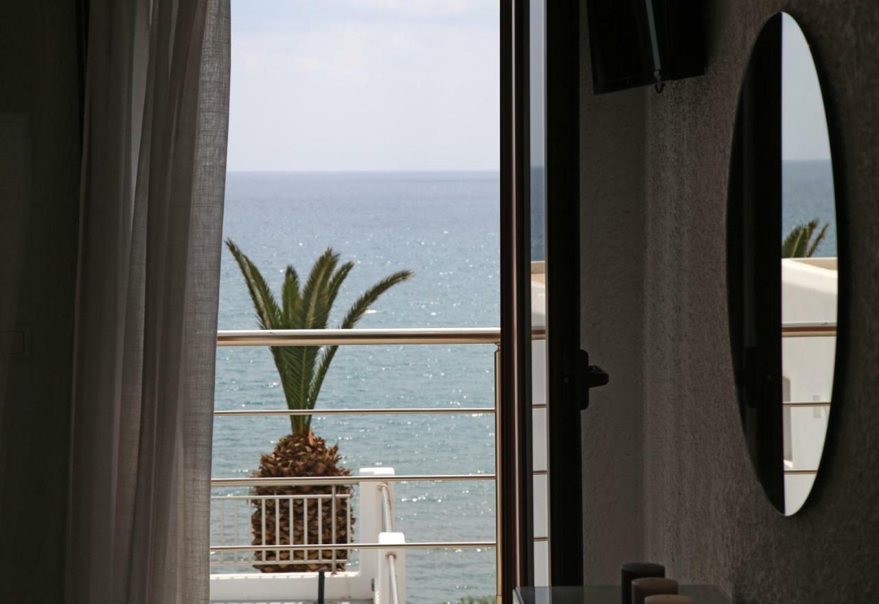 Blue Ocean Apartments Makrýgialos Eksteriør billede