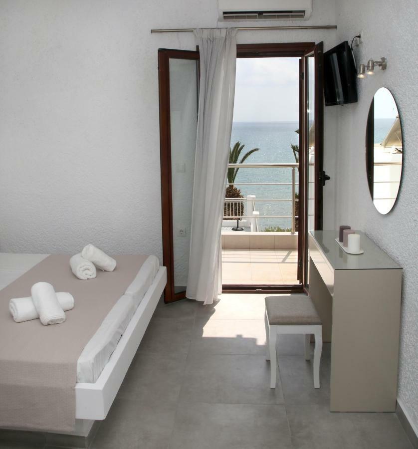 Blue Ocean Apartments Makrýgialos Eksteriør billede