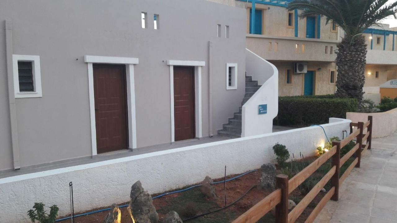 Blue Ocean Apartments Makrýgialos Eksteriør billede